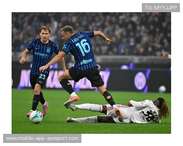 国际米兰后防在比赛中保持高强度