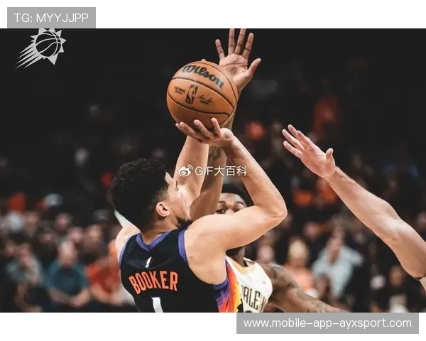 布克突破中路,太阳末节连胜不止