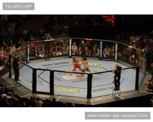 UFC拳手赛后对镜头挑衅:战场之外的霸气宣言 UFC拳手赛后对镜头挑衅:战场之外的霸气宣言