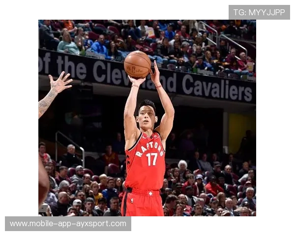 拉脱维亚外线准星惊人连中三分，演绎篮球场上的神奇时刻